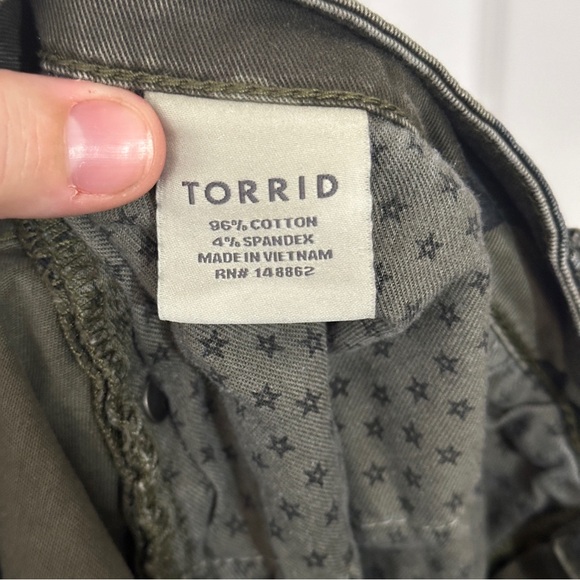 Torrid Camo Skinny Ankle Pant Sz 18 - Picture 5 of 6